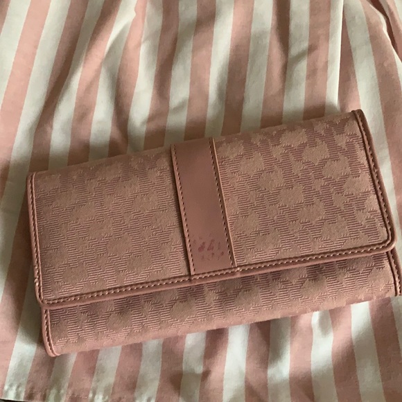 New York & Company Handbags - 5/25🛍New York & Company Pink Wallet